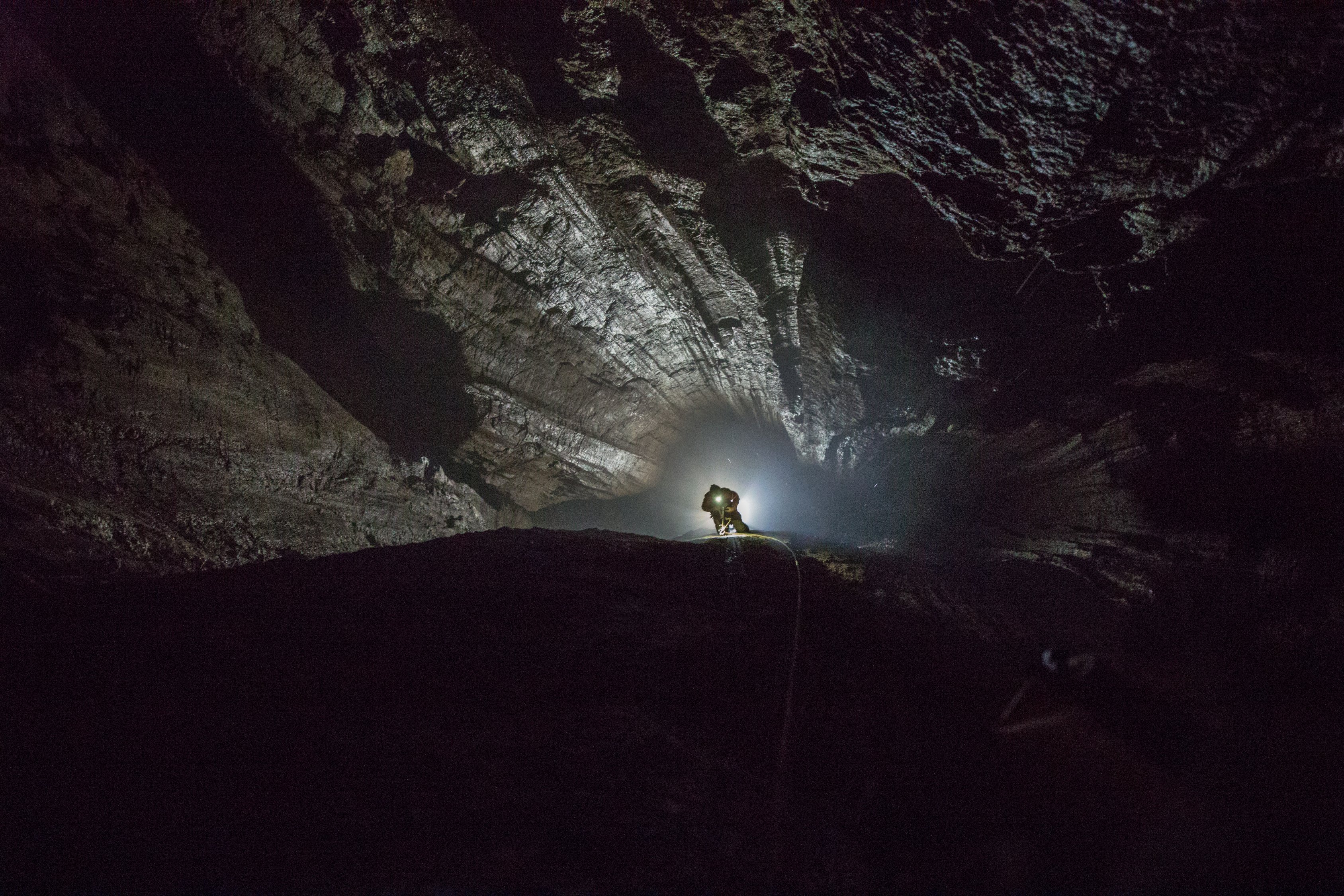 Im P 195m Hauptschacht der Slovačka Jama. Bild: Julius Zimmermann.